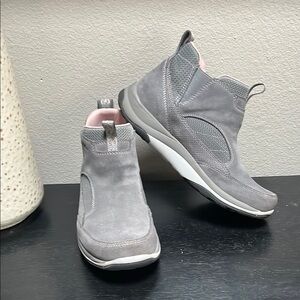 L.L. Bean Women's waterproof insulated pink 9W Gray tek 2.5 Ankle Boots